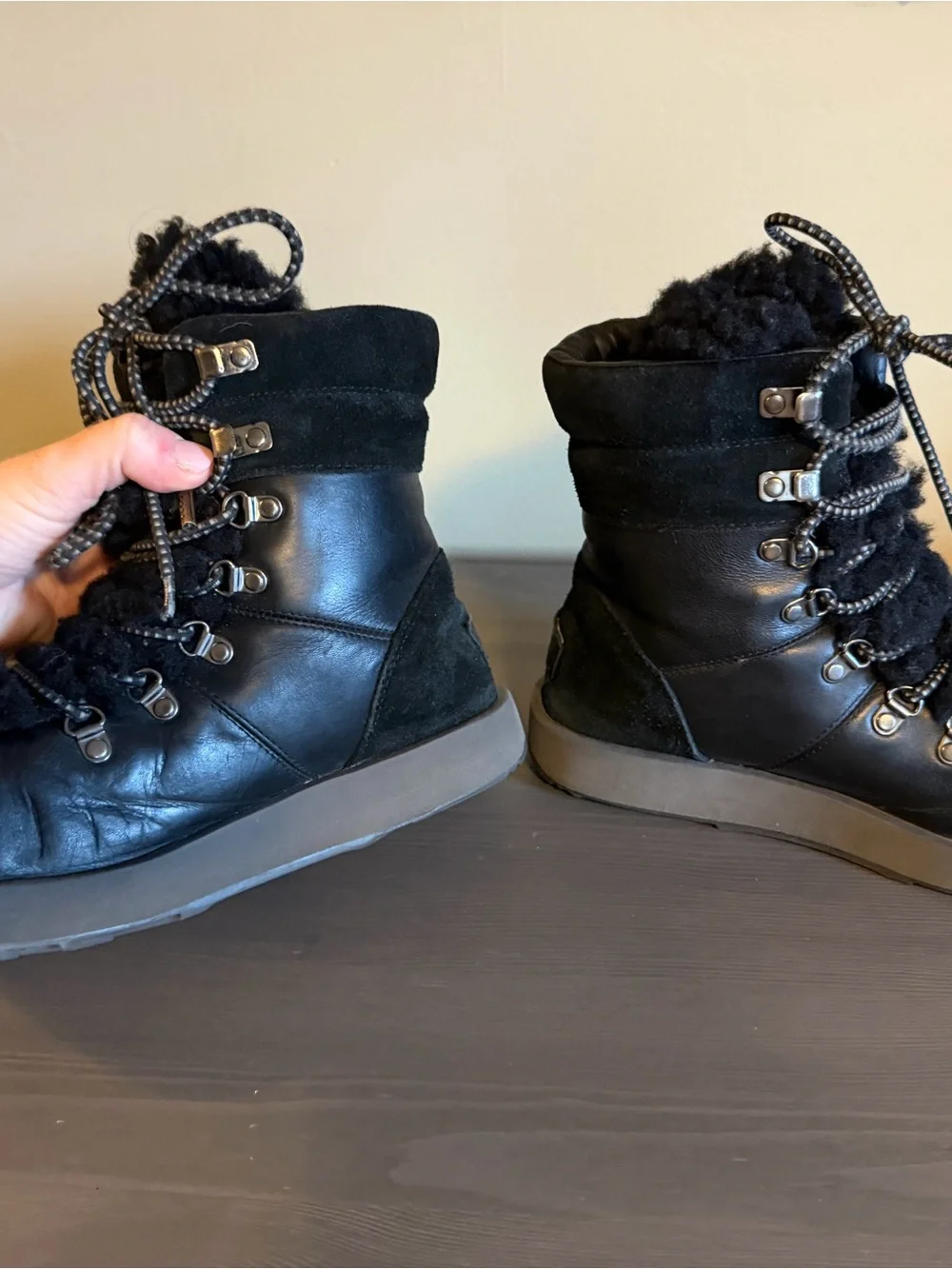 UGG Viki Black Lace-Up Winter Waterproof Winter Boots